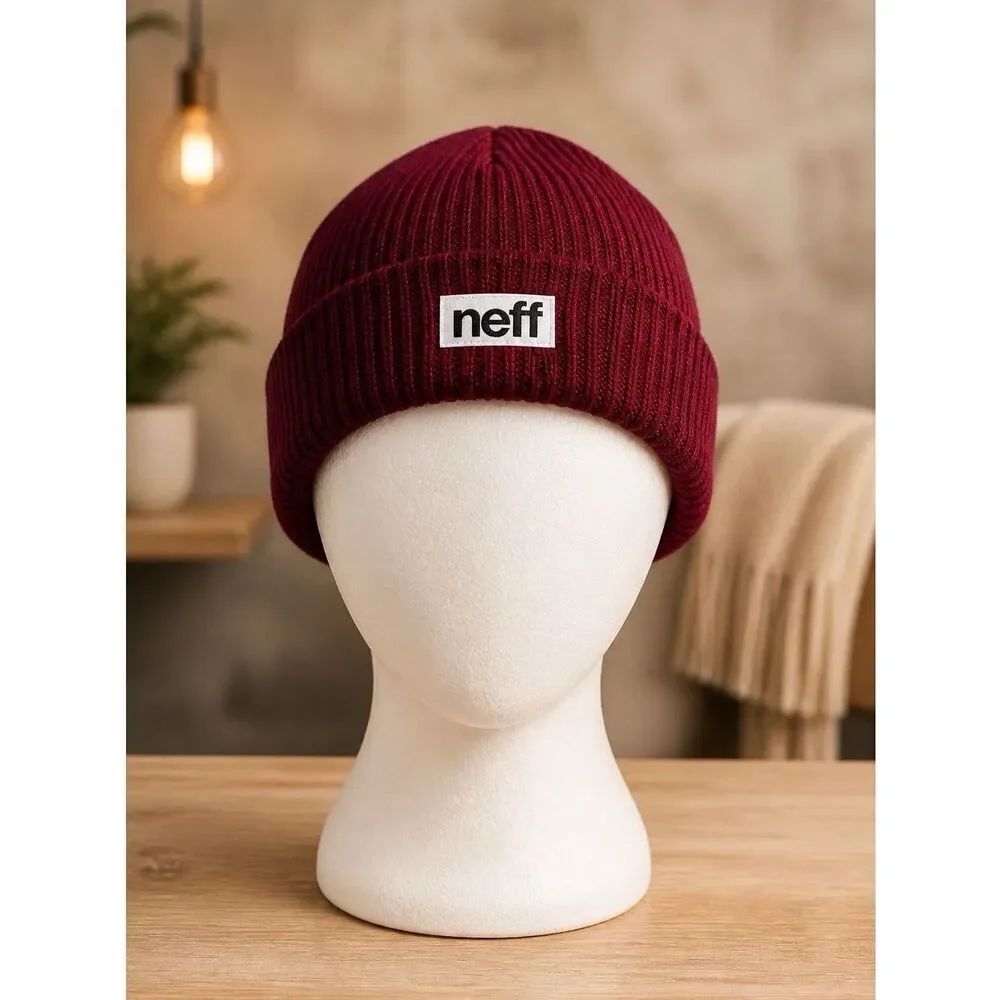 NEFF BEANIE IN MAROON EUC